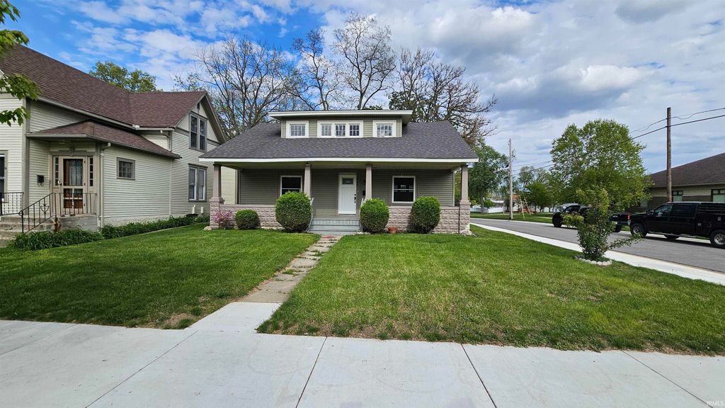 Photo of 608 S Main Street, Auburn, IN 46706 (MLS # 202616913)