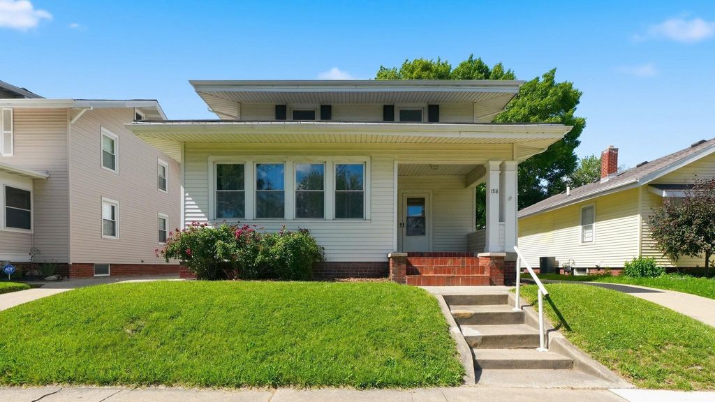 Photo of 1718 Spring Street, Fort Wayne, IN 46808 (MLS # 202624426)