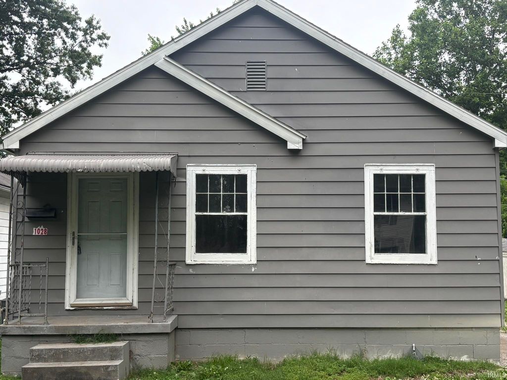 Photo of 1028 Covert Avenue, Evansville, IN 47713 (MLS # 202620100)