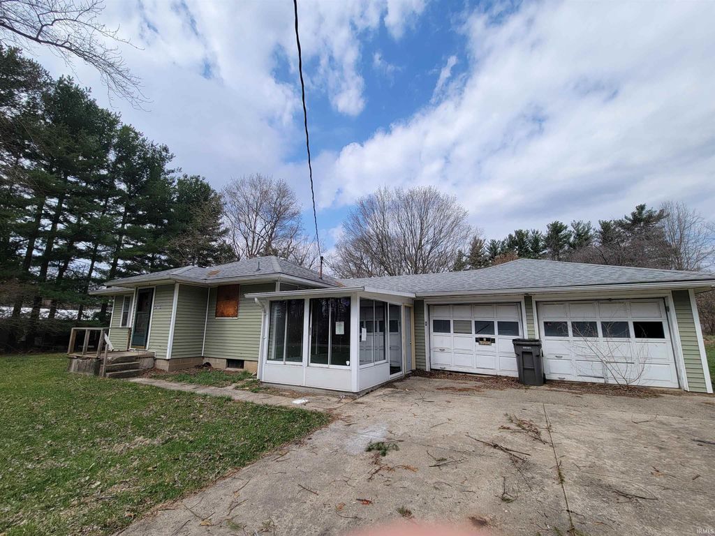Photo of 24713 Penwell Avenue, Elkhart, IN 46516 (MLS # 202611054)