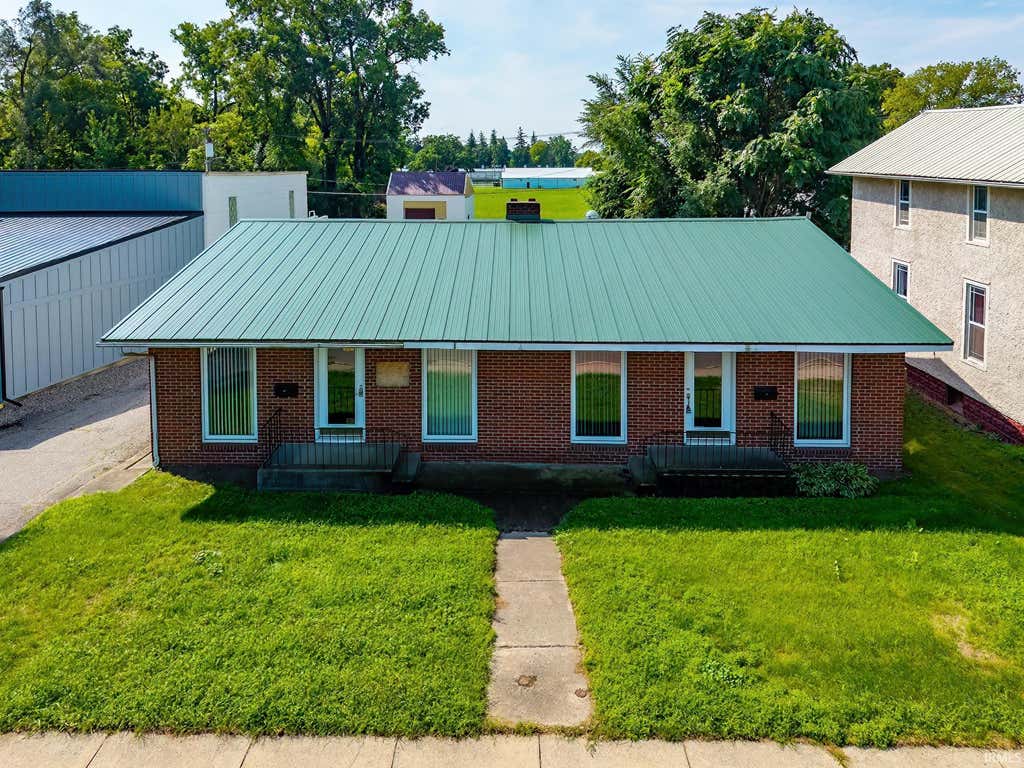 Photo of 305/307 E Ninth East Street, Auburn, IN 46706 (MLS # 202634922)