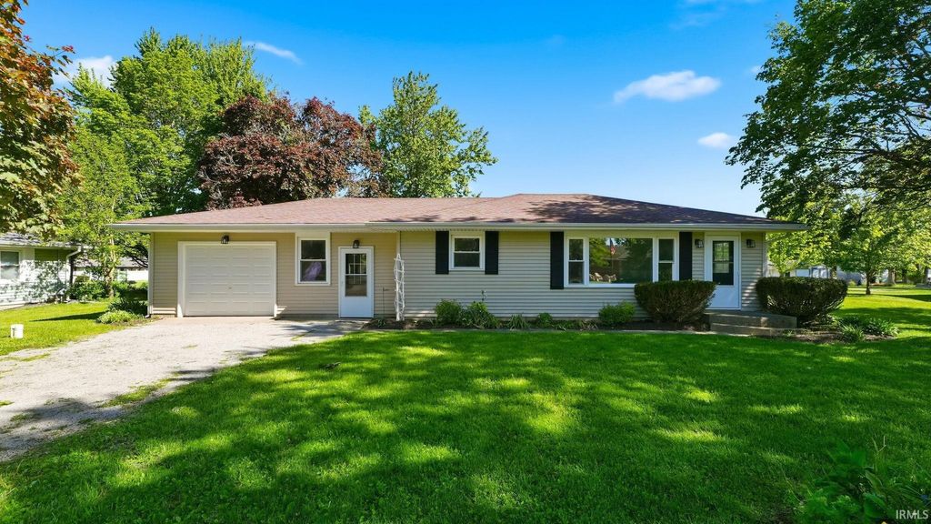 Photo of 9075 E Orchard Lane, Churubusco, IN 46723 (MLS # 202619096)