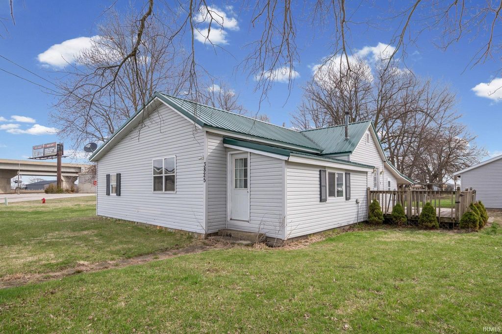 Photo of 3825 S County Road 400 W, Logansport, IN 46947 (MLS # 202610423)