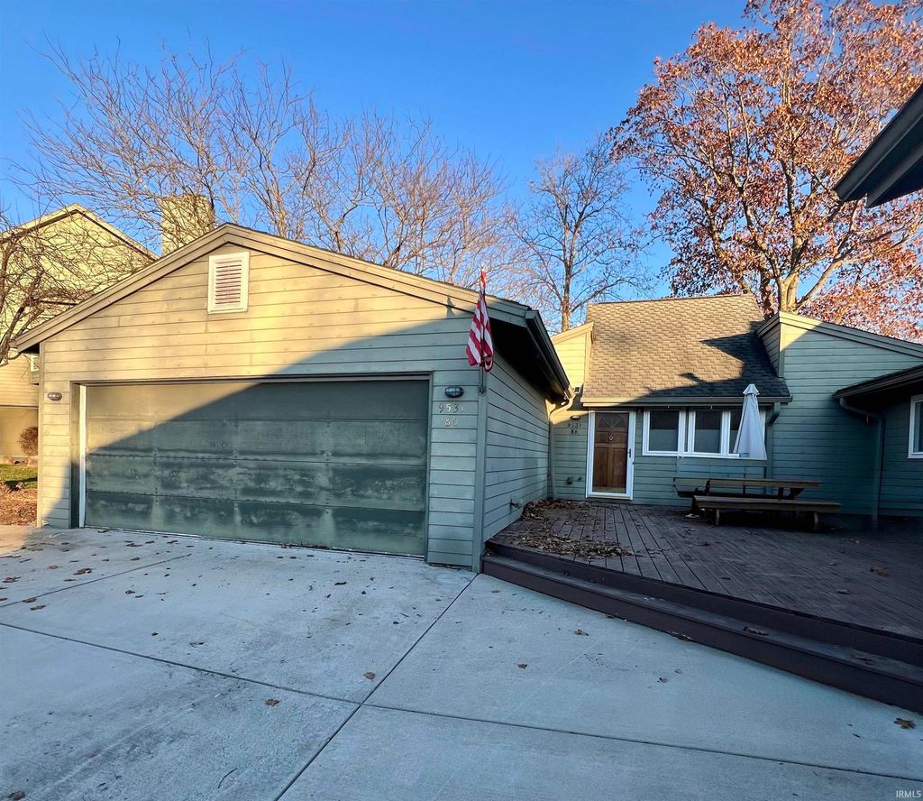 Photo of 9531 S Harbour Pointe Drive, Bloomington, IN 47401 (MLS # 202548696)