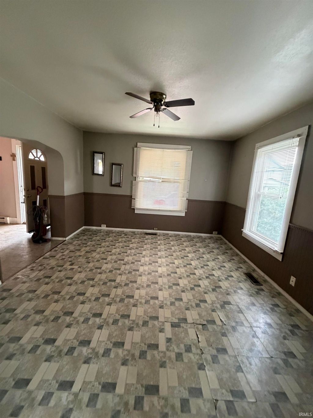 Photo of 1309 Sinclair Street, Fort Wayne, IN 46808 (MLS # 202616059)