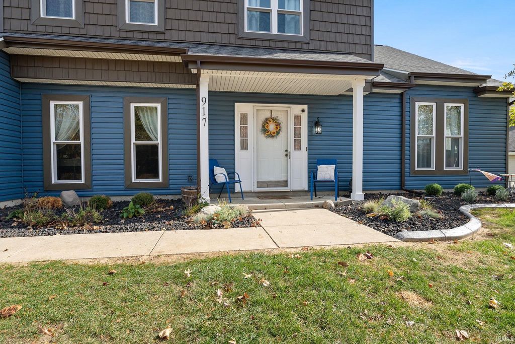 Photo of 917 Abbey Place Boulevard, Fort Wayne, IN 46804 (MLS # 202543959)