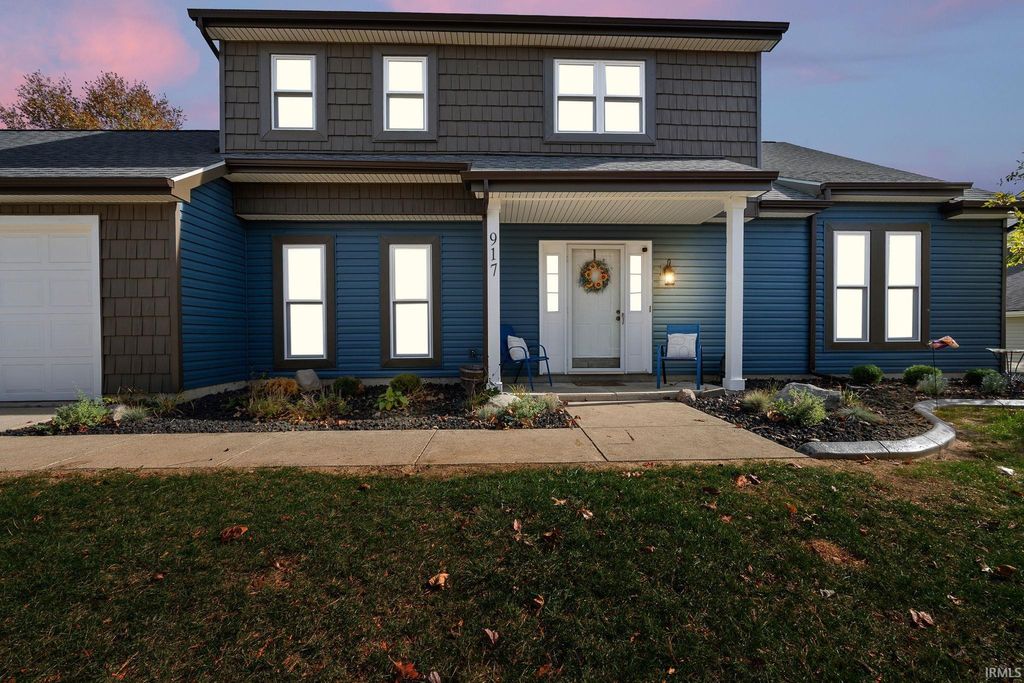 Photo of 917 Abbey Place Boulevard, Fort Wayne, IN 46804 (MLS # 202543959)