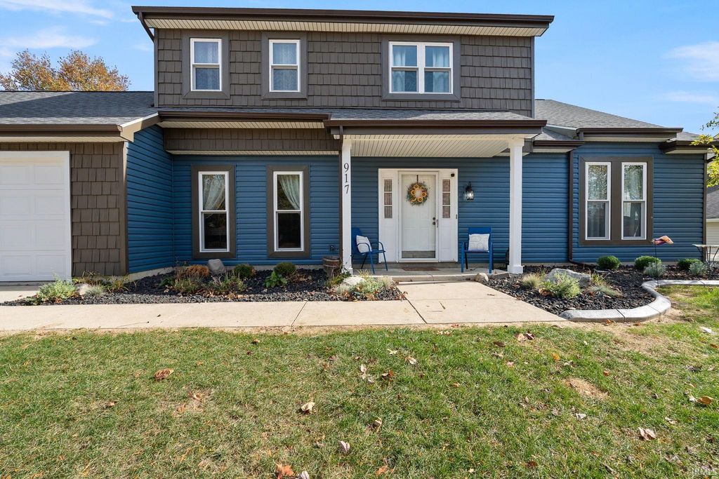 Photo of 917 Abbey Place Boulevard, Fort Wayne, IN 46804 (MLS # 202543959)