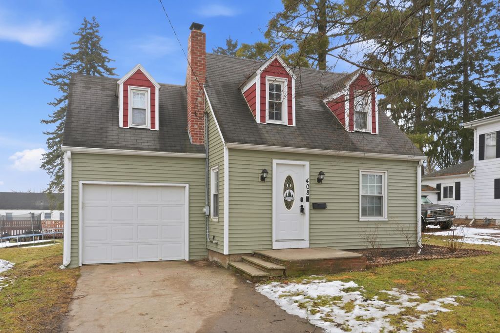 Photo of 408 N Martha St, Angola, IN 46703 (MLS # 202604934)