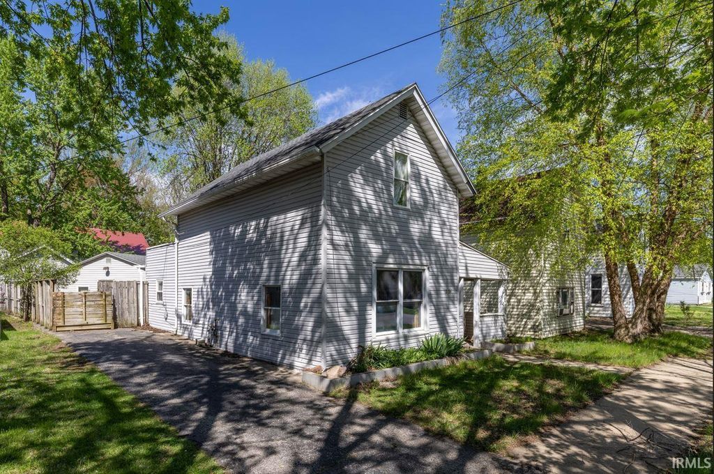 Photo of 1416 E State Street, Huntington, IN 46750 (MLS # 202615324)