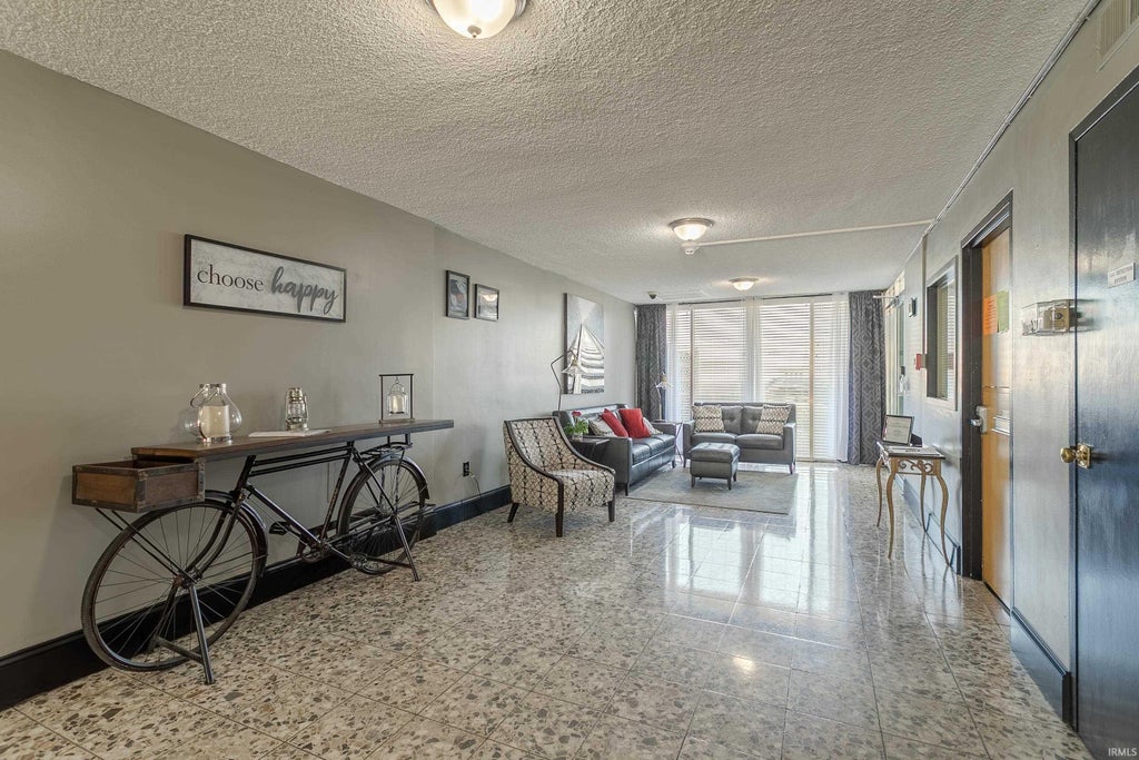Photo of 1100 Erie Avenue #503, Evansville, IN 47715 (MLS # 202636009)