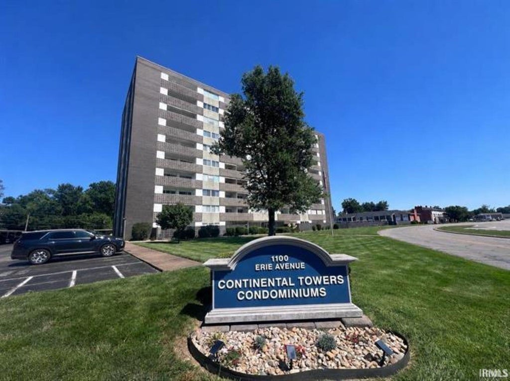 Photo of 1100 Erie Avenue #503, Evansville, IN 47715 (MLS # 202636009)
