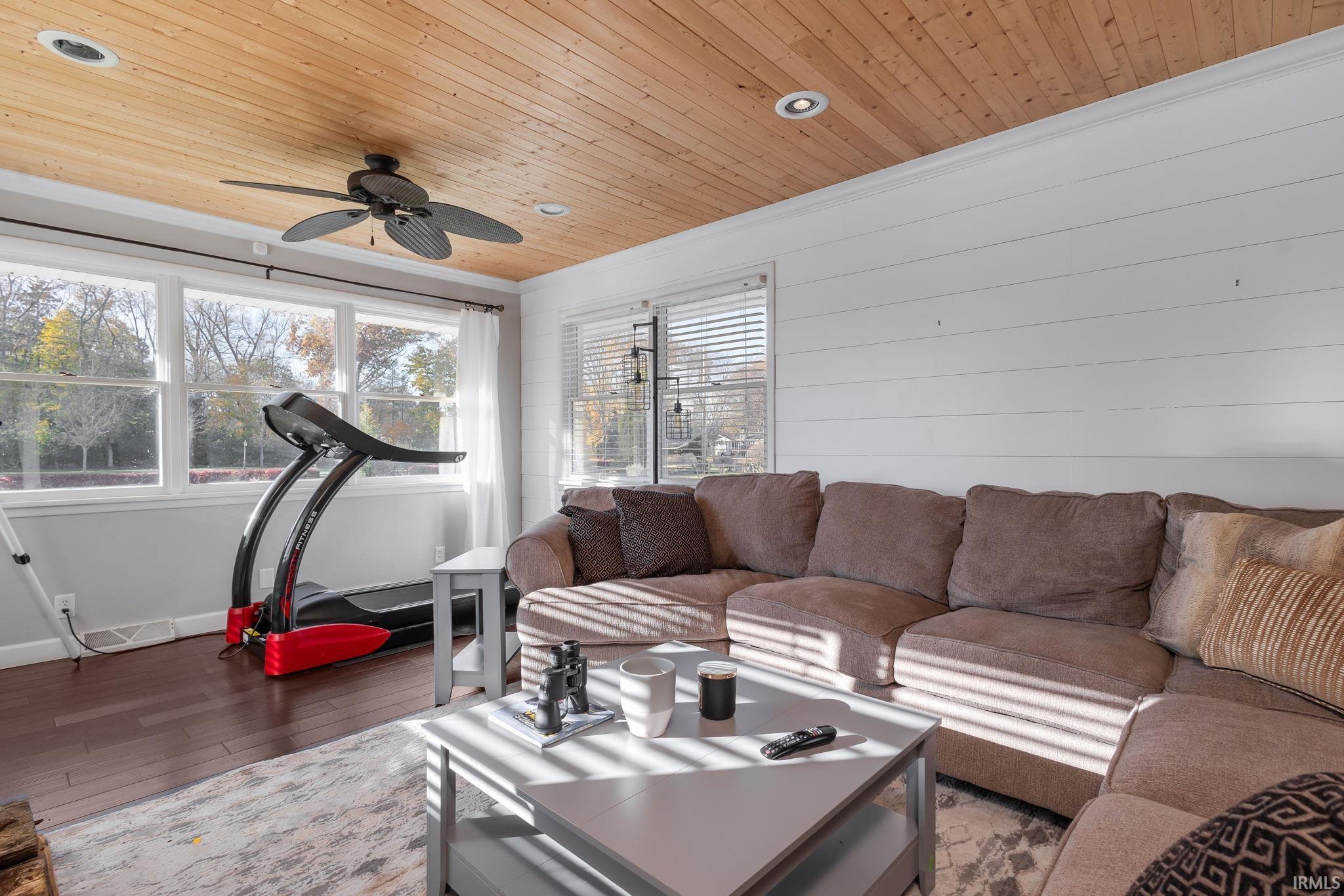 Elkhart, Indiana 46514, United States, 3 Bedrooms Bedrooms, ,3 BathroomsBathrooms,Residential,Active,243845