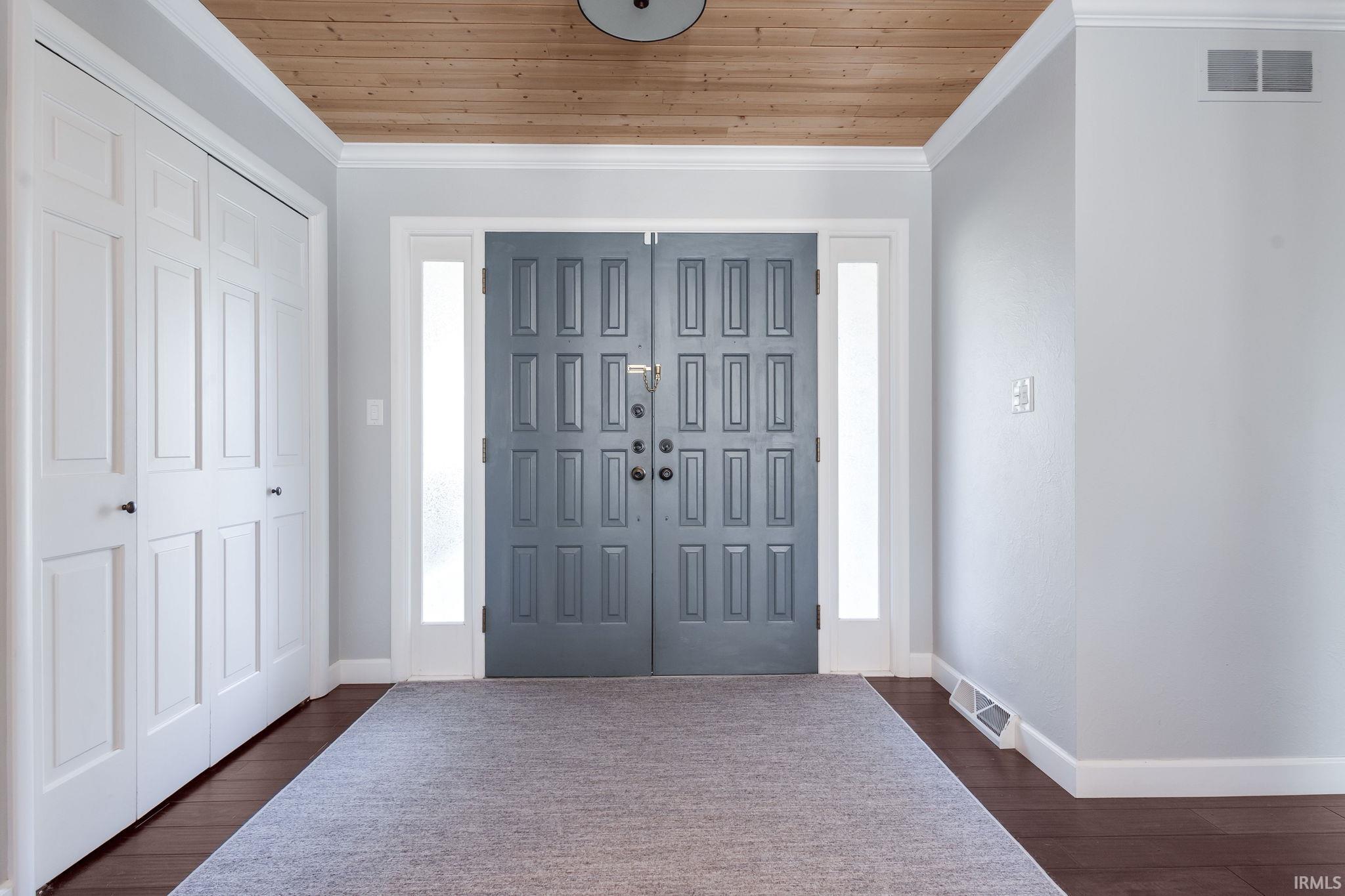 Elkhart, Indiana 46514, United States, 3 Bedrooms Bedrooms, ,3 BathroomsBathrooms,Residential,Active,243845