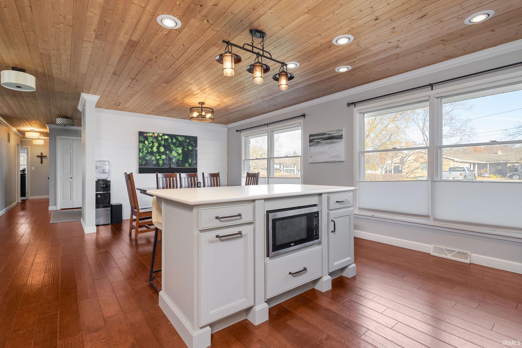 Elkhart, Indiana 46514, United States, 3 Bedrooms Bedrooms, ,3 BathroomsBathrooms,Residential,Active,243845