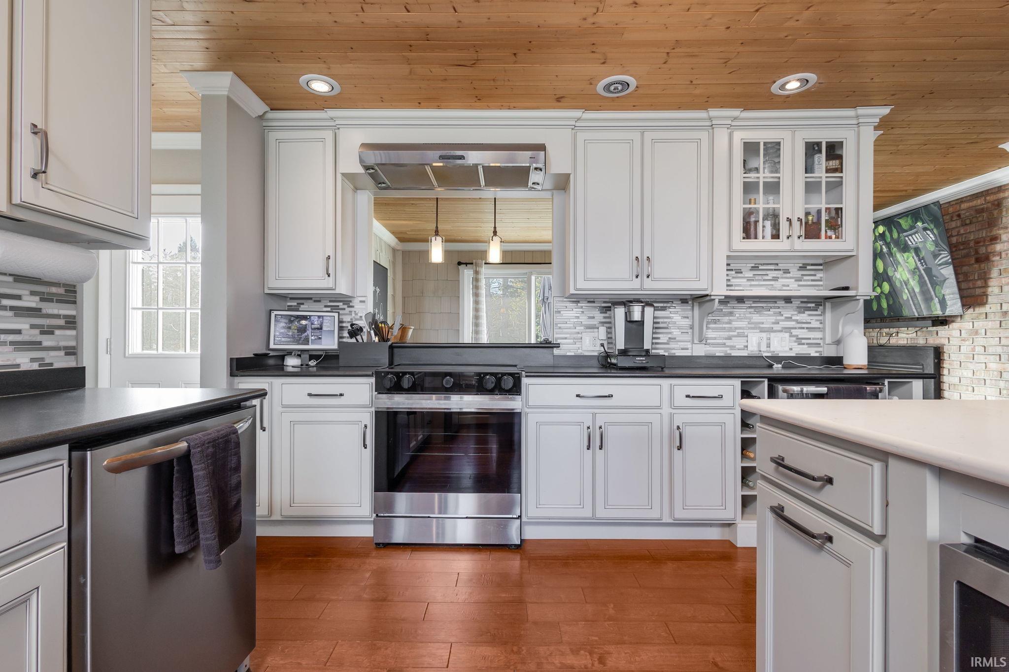 Elkhart, Indiana 46514, United States, 3 Bedrooms Bedrooms, ,3 BathroomsBathrooms,Residential,Active,243845