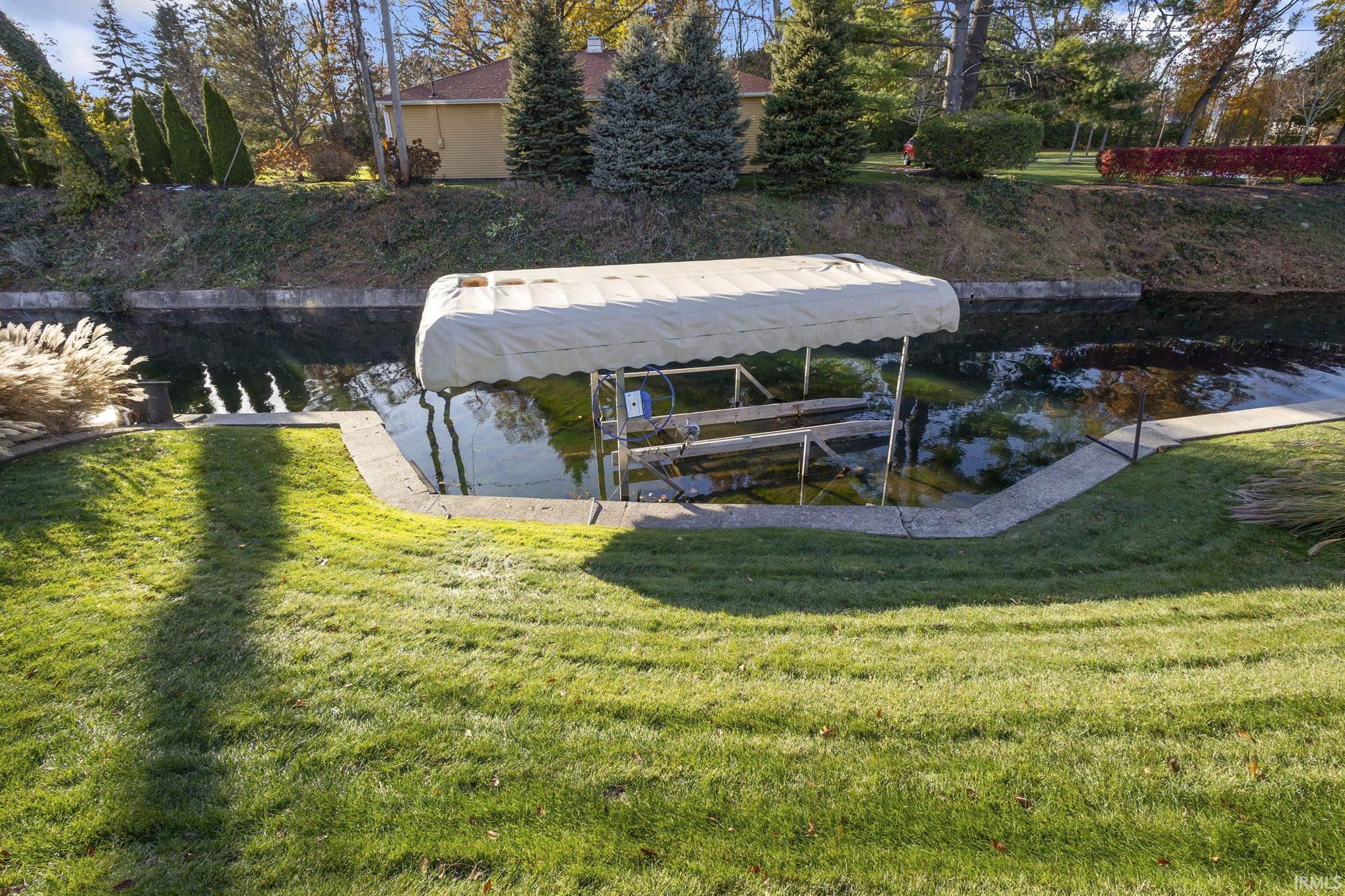 Elkhart, Indiana 46514, United States, 3 Bedrooms Bedrooms, ,3 BathroomsBathrooms,Residential,Active,243845