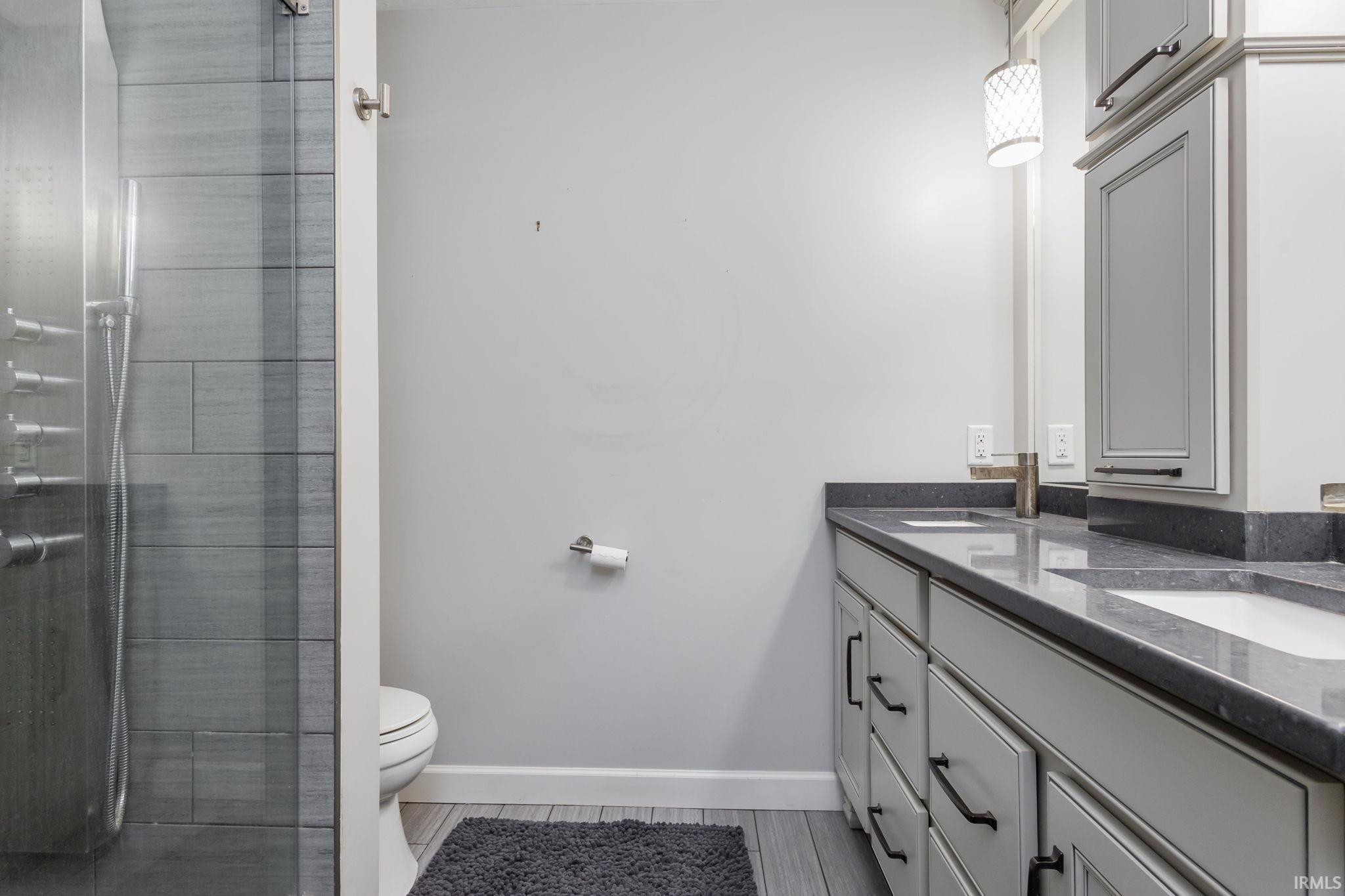 Elkhart, Indiana 46514, United States, 3 Bedrooms Bedrooms, ,3 BathroomsBathrooms,Residential,Active,243845