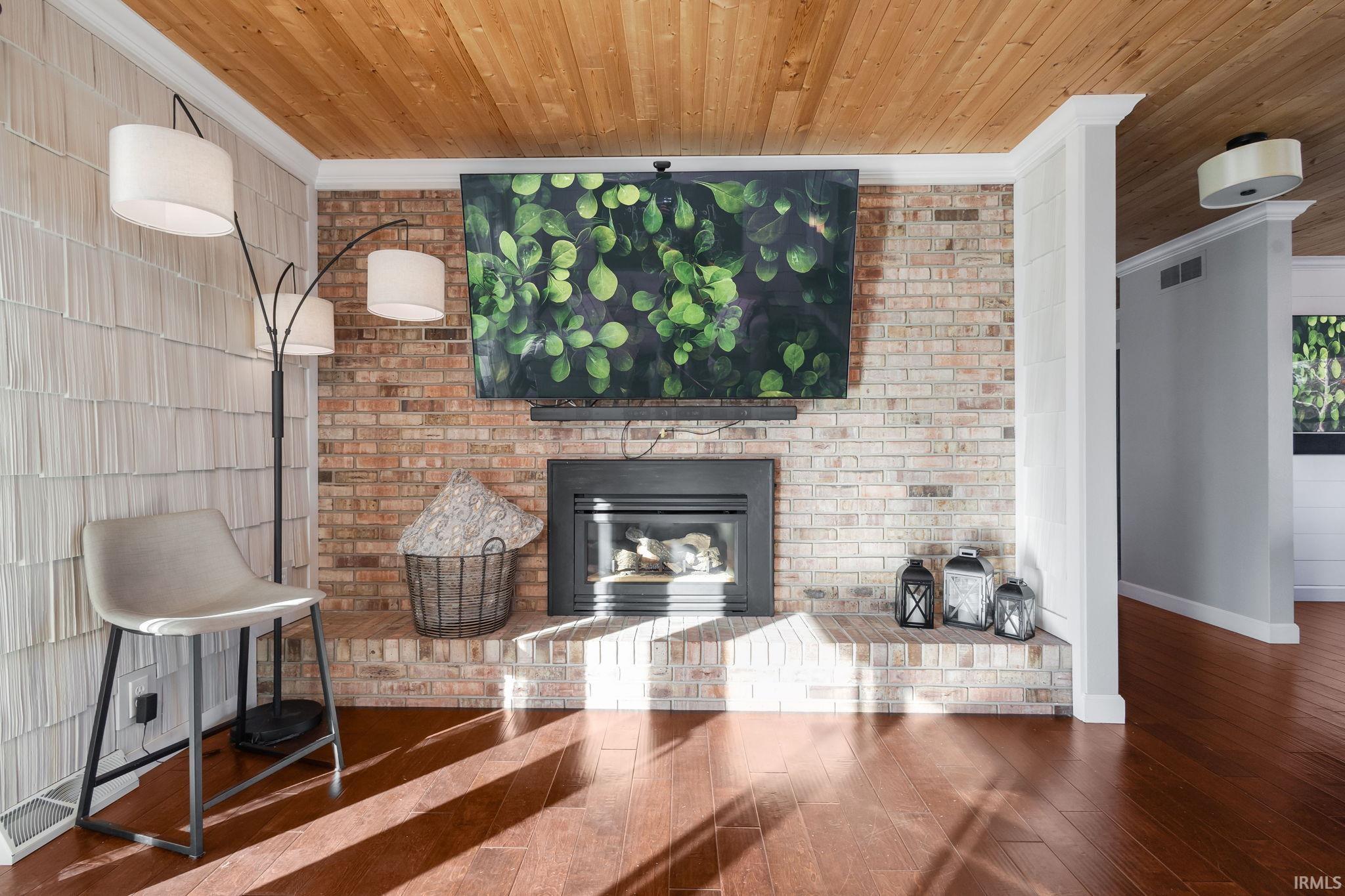 Elkhart, Indiana 46514, United States, 3 Bedrooms Bedrooms, ,3 BathroomsBathrooms,Residential,Active,243845