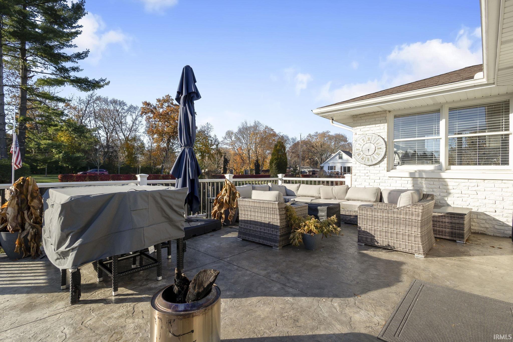 Elkhart, Indiana 46514, United States, 3 Bedrooms Bedrooms, ,3 BathroomsBathrooms,Residential,Active,243845