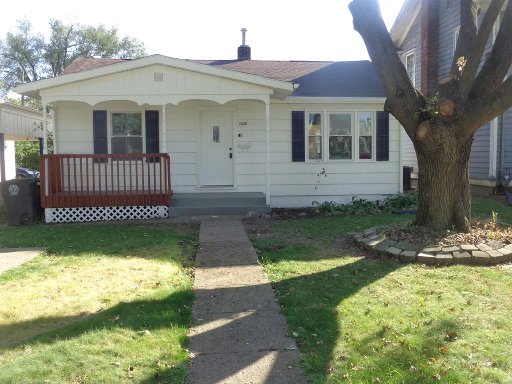 Photo of 2820 Chestnut Street, Fort Wayne, IN 46803 (MLS # 202641663)