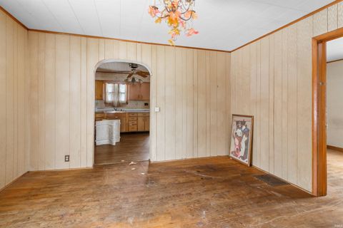 Tiny photo for 425 E Bradford Street, Marion, IN 46952 (MLS # 202549016)