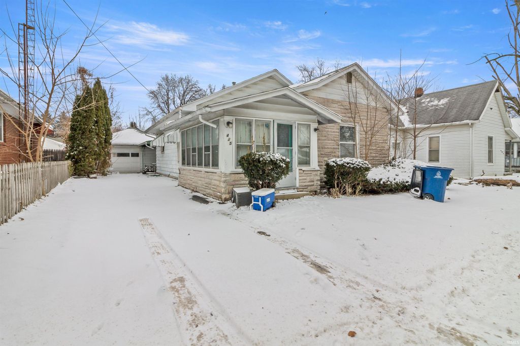 Photo of 425 E Bradford Street, Marion, IN 46952 (MLS # 202549016)