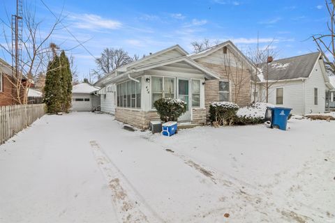 Photo of 425 E Bradford Street, Marion, IN 46952 (MLS # 202549016)