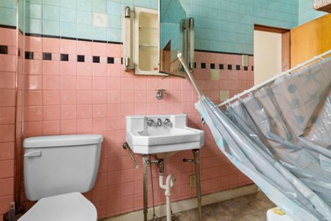 Tiny photo for 425 E Bradford Street, Marion, IN 46952 (MLS # 202549016)