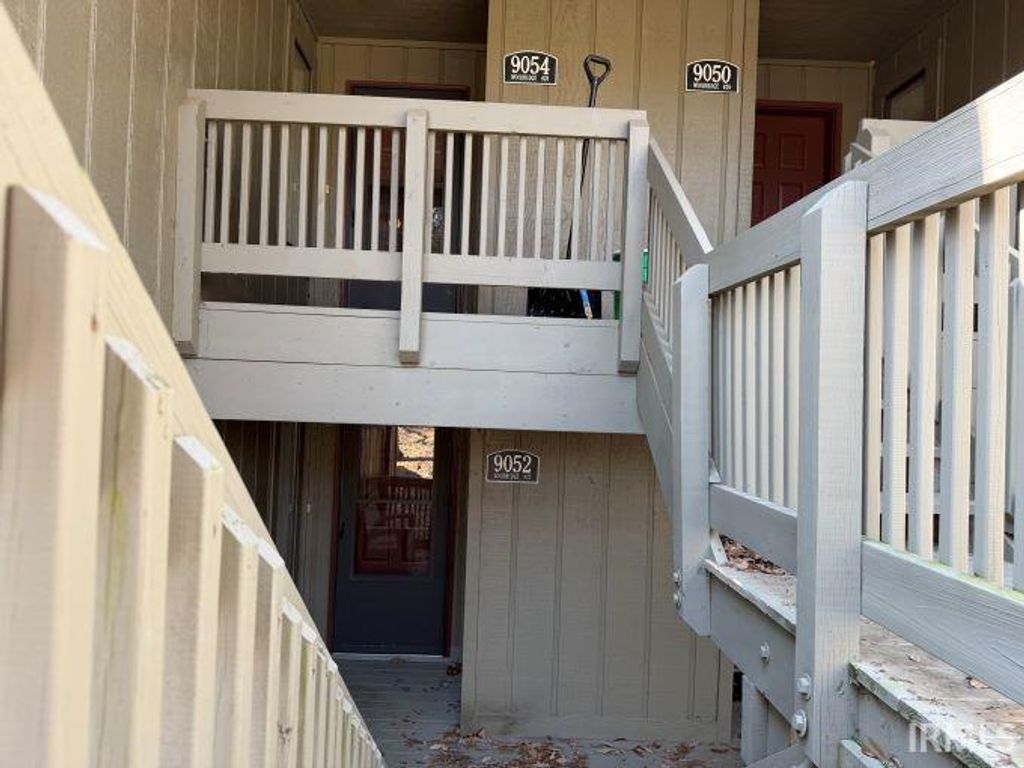 Photo of 9052 S Pointe Ridge Lane, Bloomington, IN 47401 (MLS # 202609608)