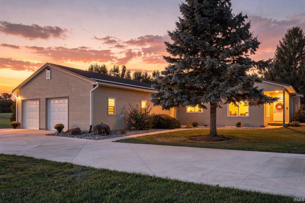Photo of 2925 W Buckles Road, Columbia City, IN 46725 (MLS # 202636832)