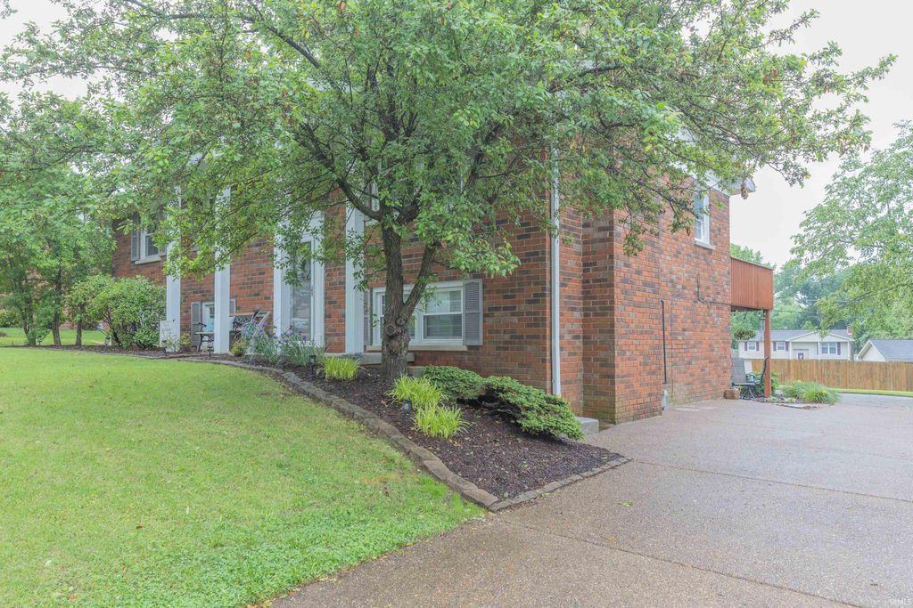 Photo of 2706 Meadow Lark Lane, Evansville, IN 47720 (MLS # 202619252)