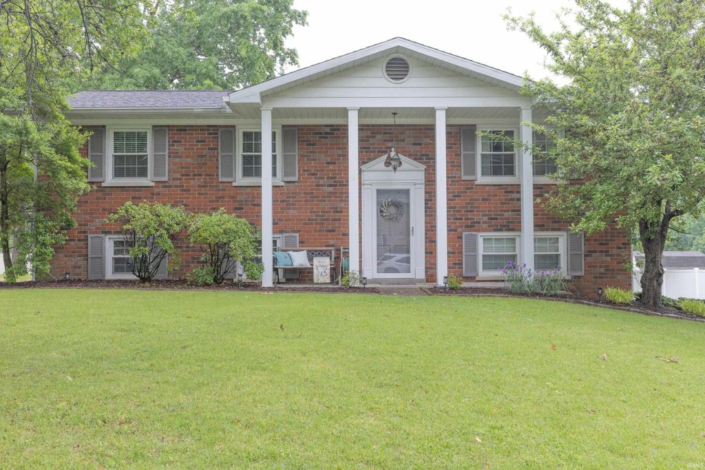 Photo of 2706 Meadow Lark Lane, Evansville, IN 47720 (MLS # 202619252)