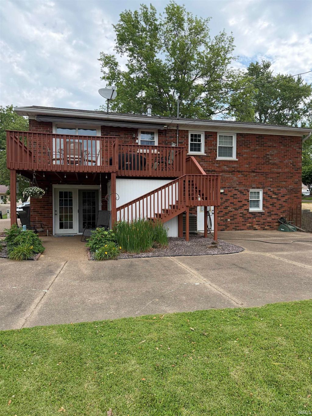 Photo of 2706 Meadow Lark Lane, Evansville, IN 47720 (MLS # 202619252)