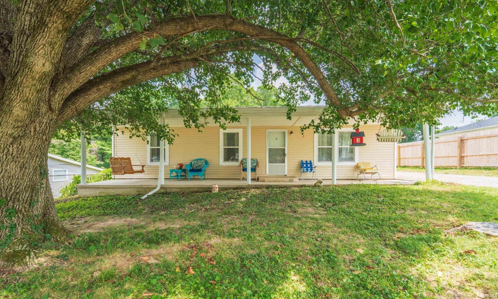 Photo of 1330 Hillcrest Road, Bedford, IN 47421 (MLS # 202629748)