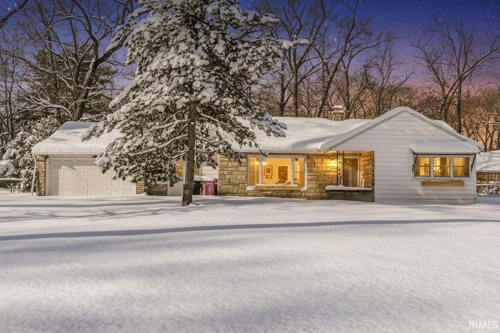 Photo of 53199 Oakmont West Drive, South Bend, IN 46637 (MLS # 202601840)