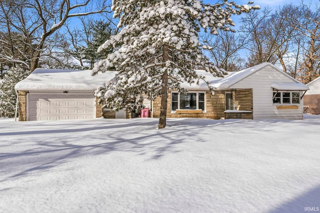 Photo of 53199 Oakmont West Drive, South Bend, IN 46637 (MLS # 202601840)