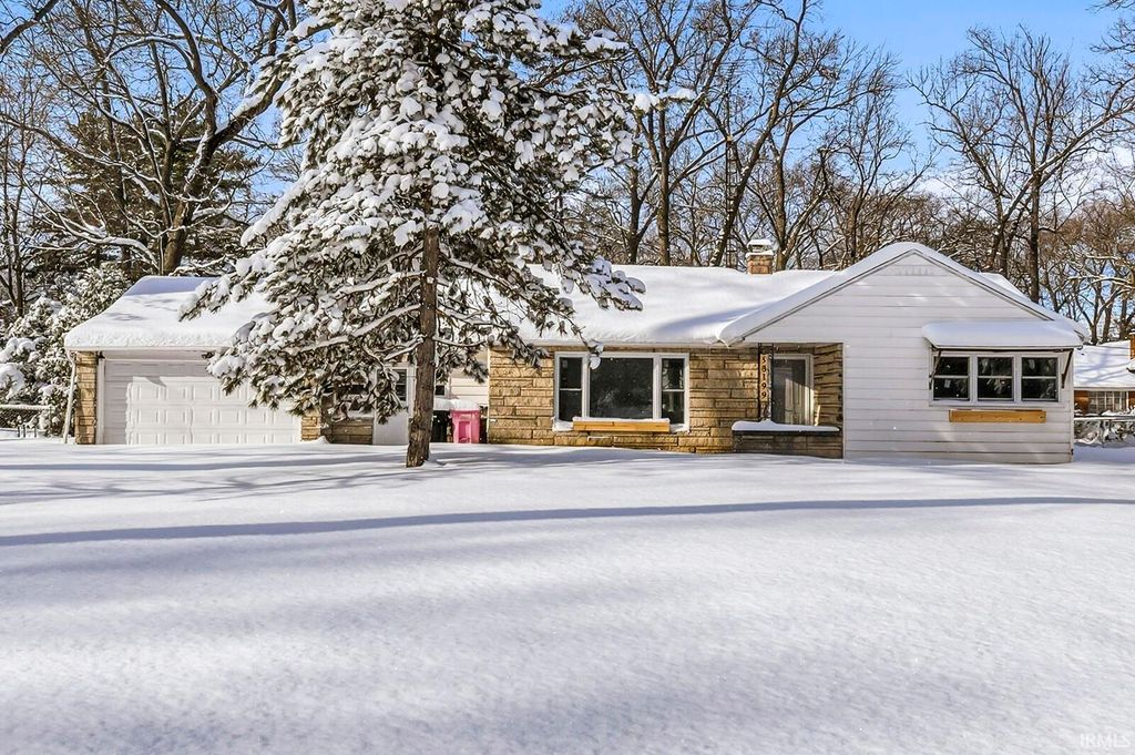 Photo of 53199 Oakmont West Drive, South Bend, IN 46637 (MLS # 202601840)