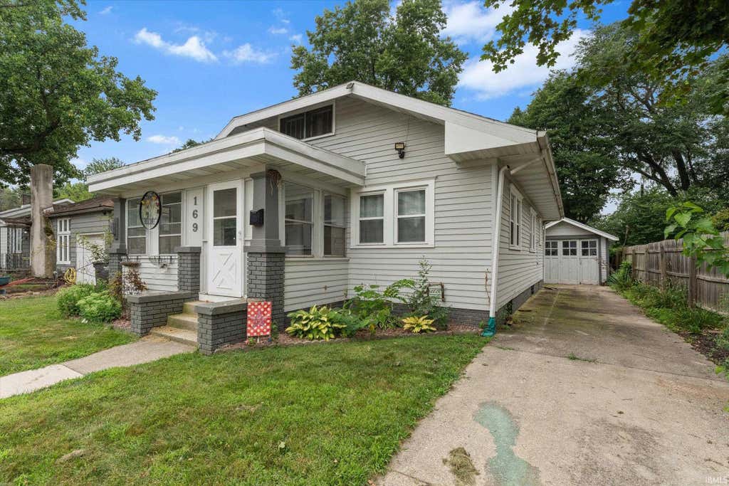 Photo of 169 Simpson Avenue, Elkhart, IN 46516 (MLS # 202629317)