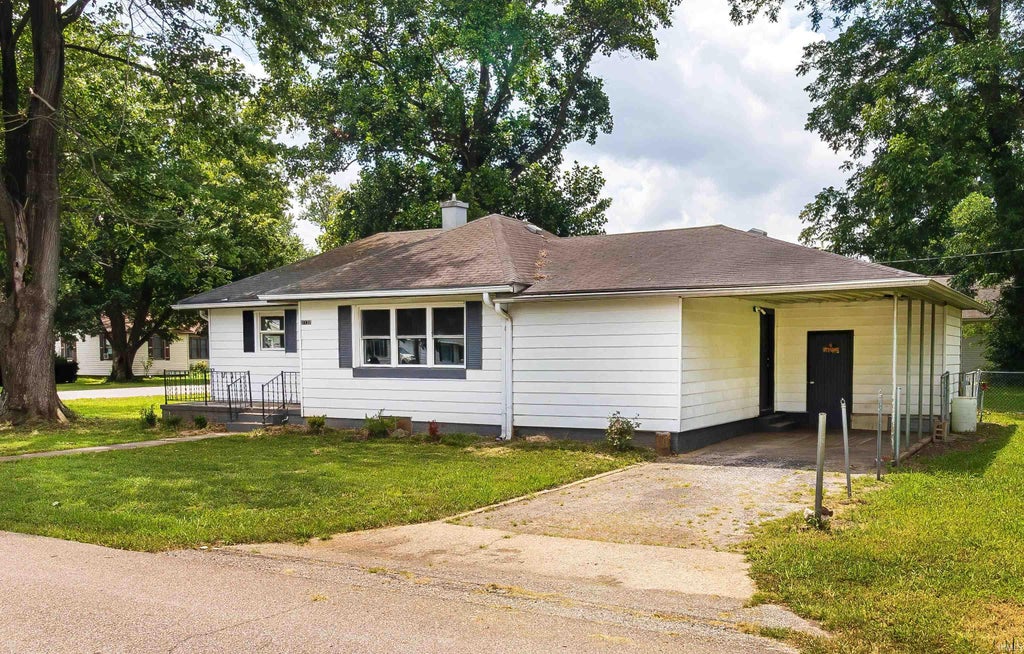 Photo of 1137 E 2nd Street, Mount Vernon, IN 47620 (MLS # 202629308)