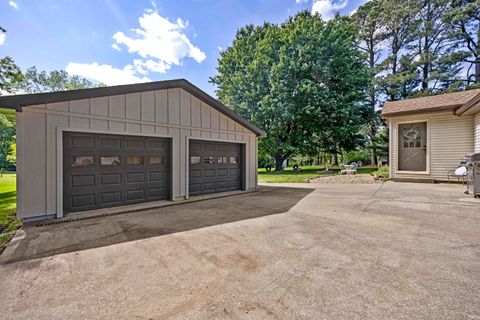 Tiny photo for 14400 Browning Road, Evansville, IN 47725 (MLS # 202618658)