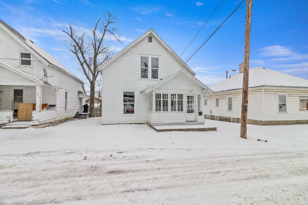 Photo of 209 S Whites Avenue, Marion, IN 46952 (MLS # 202549019)