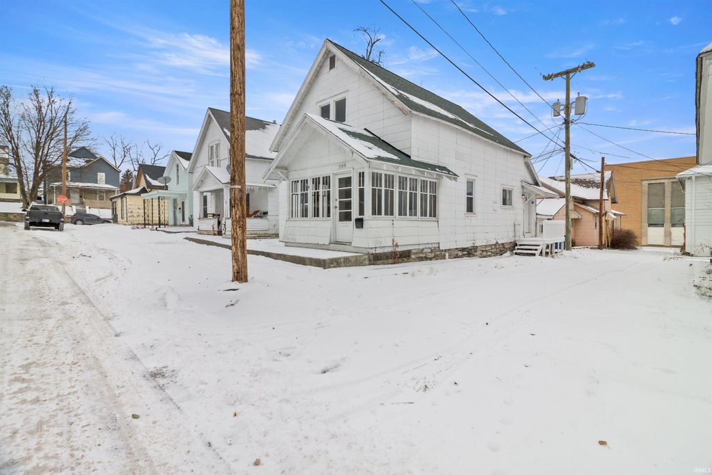 Photo of 209 S Whites Avenue, Marion, IN 46952 (MLS # 202549019)