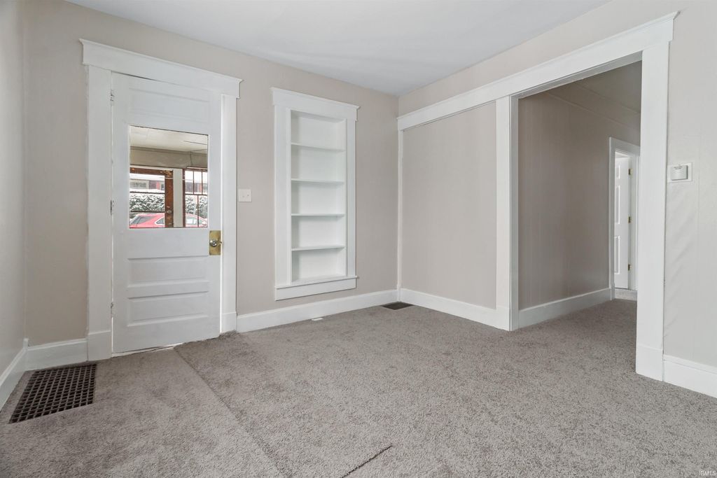 Photo of 209 S Whites Avenue, Marion, IN 46952 (MLS # 202549019)