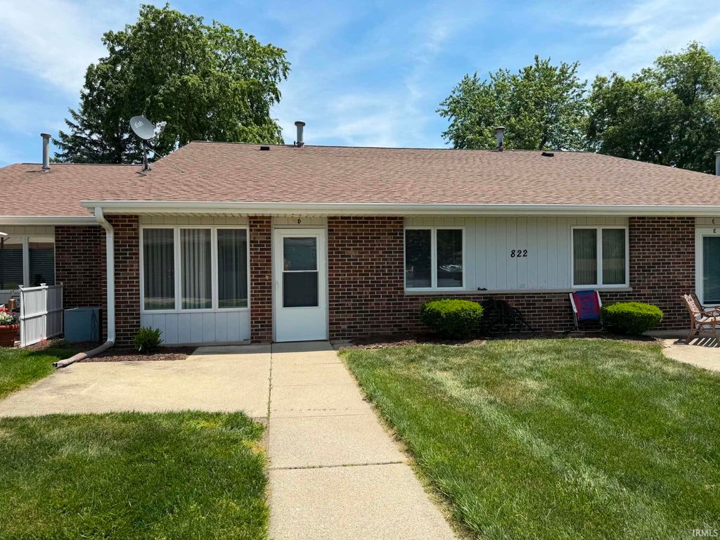 Photo of 822 Woodlawn Avenue #D, Monticello, IN 47960 (MLS # 202621014)