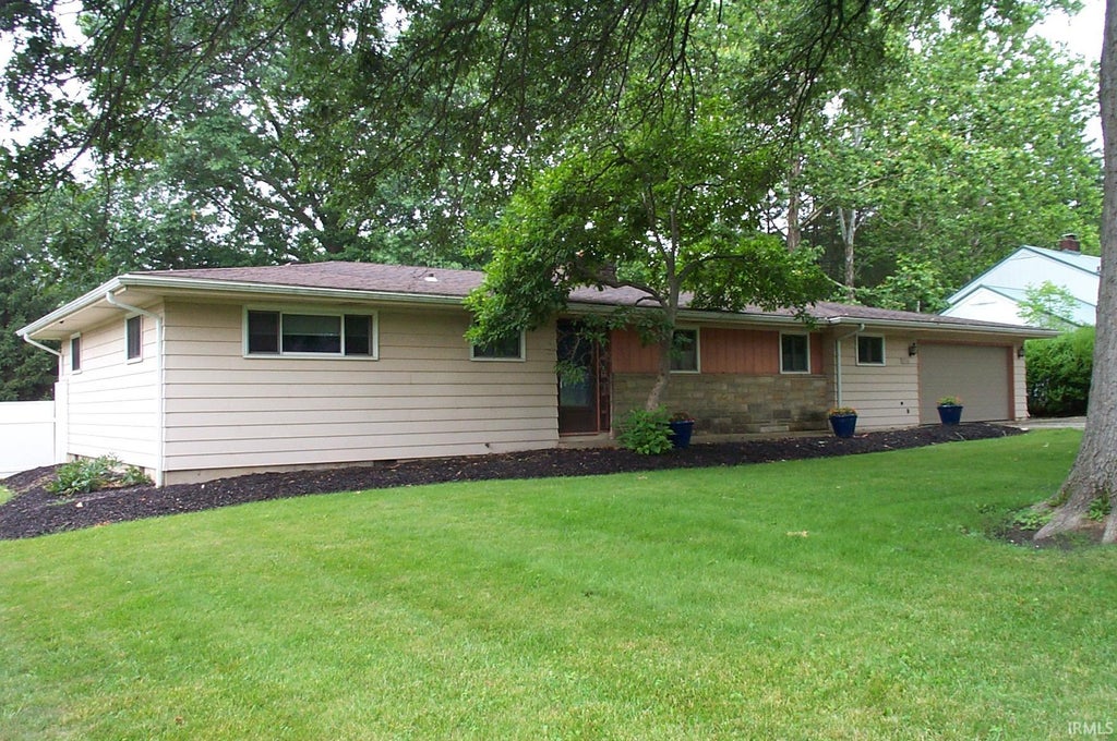 Photo of 3936 Daner Drive, Fort Wayne, IN 46815 (MLS # 202626819)