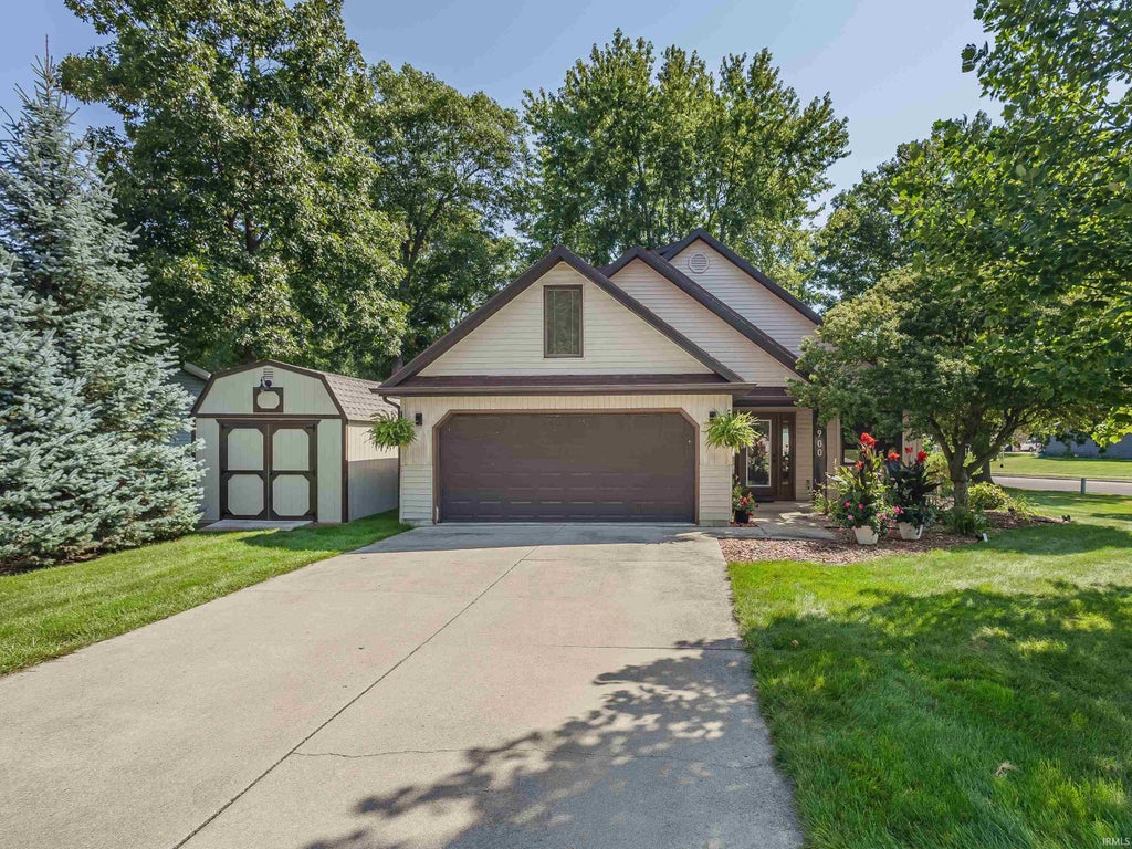 Photo of 900 Ontario Lane, Auburn, IN 46706 (MLS # 202636535)