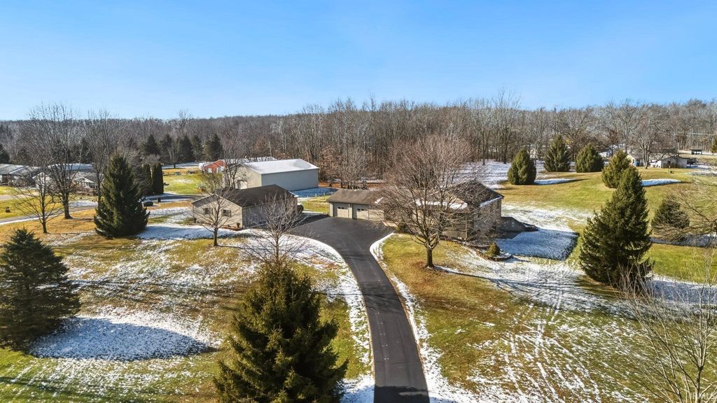 Photo of 2915 N State Road 827, Angola, IN 46703 (MLS # 202601283)