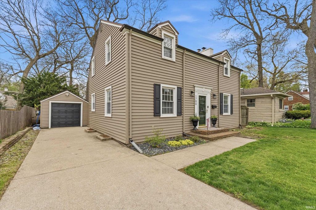 Photo of 1706 Mckinley Avenue, South Bend, IN 46617 (MLS # 202615256)