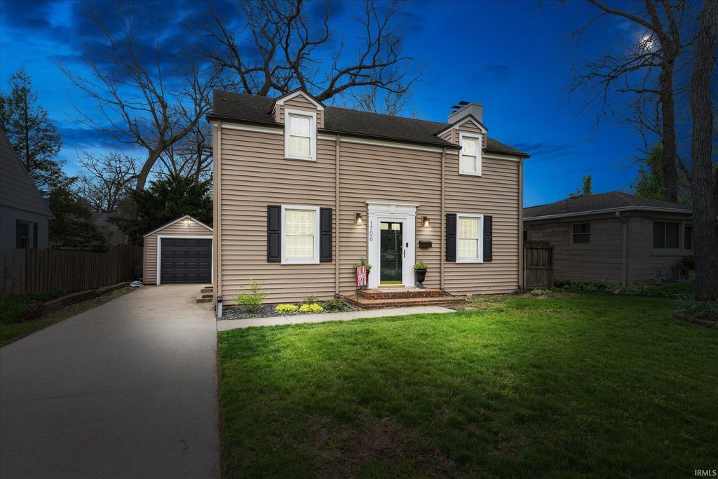 Photo of 1706 Mckinley Avenue, South Bend, IN 46617 (MLS # 202615256)